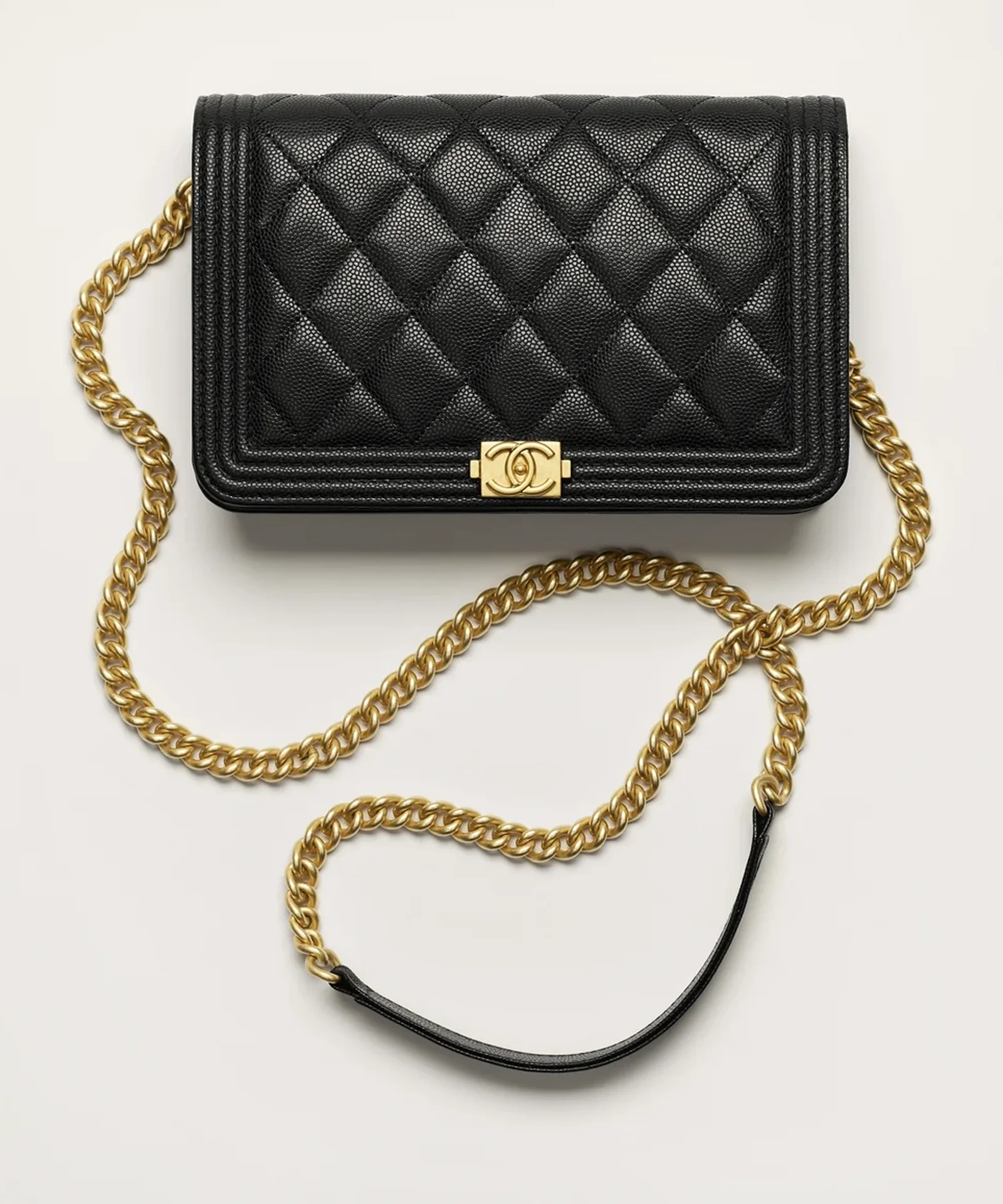 CHANEL BOY CHANEL Wallet on Chain official image 01