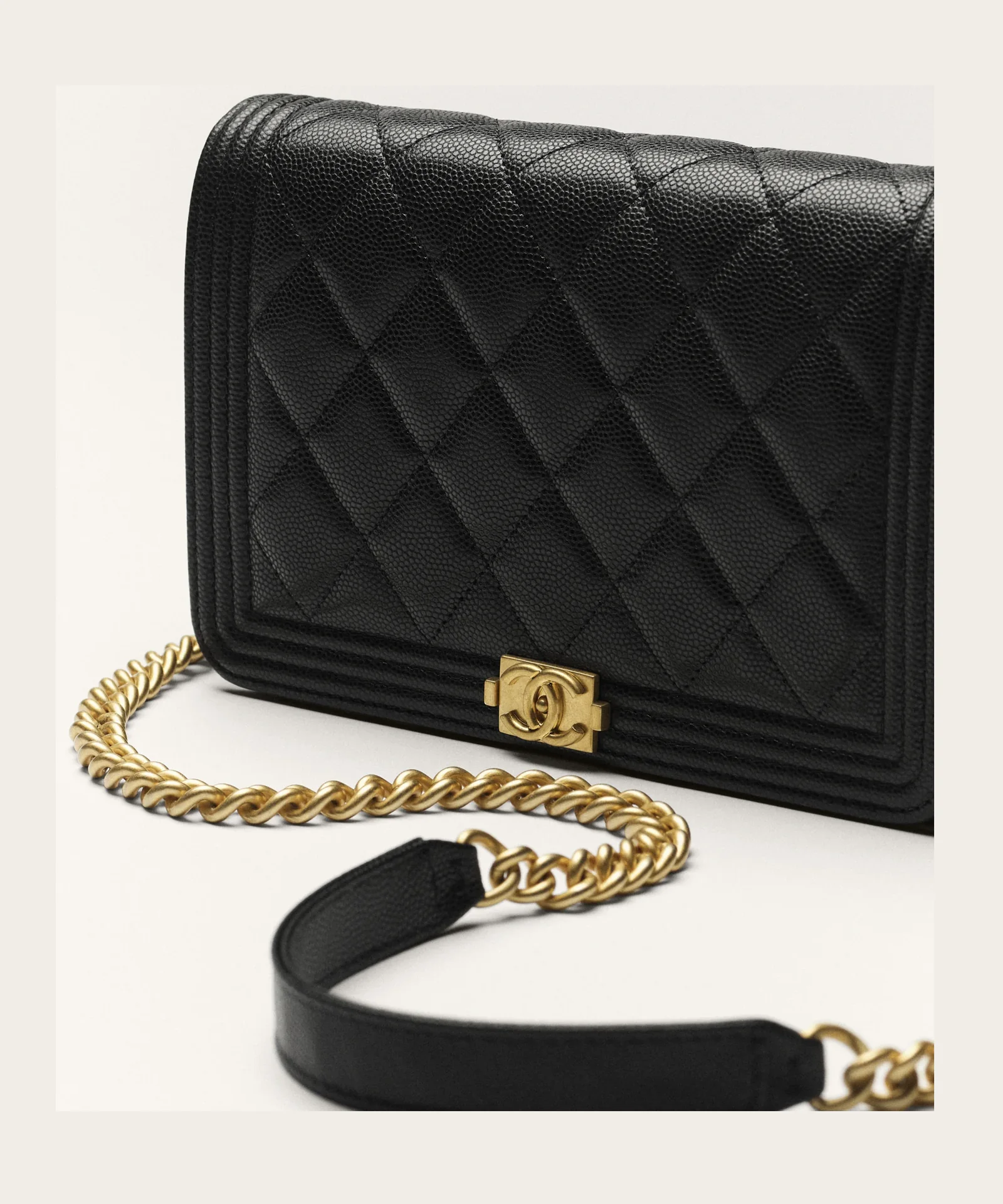 CHANEL BOY CHANEL Wallet on Chain official image 04