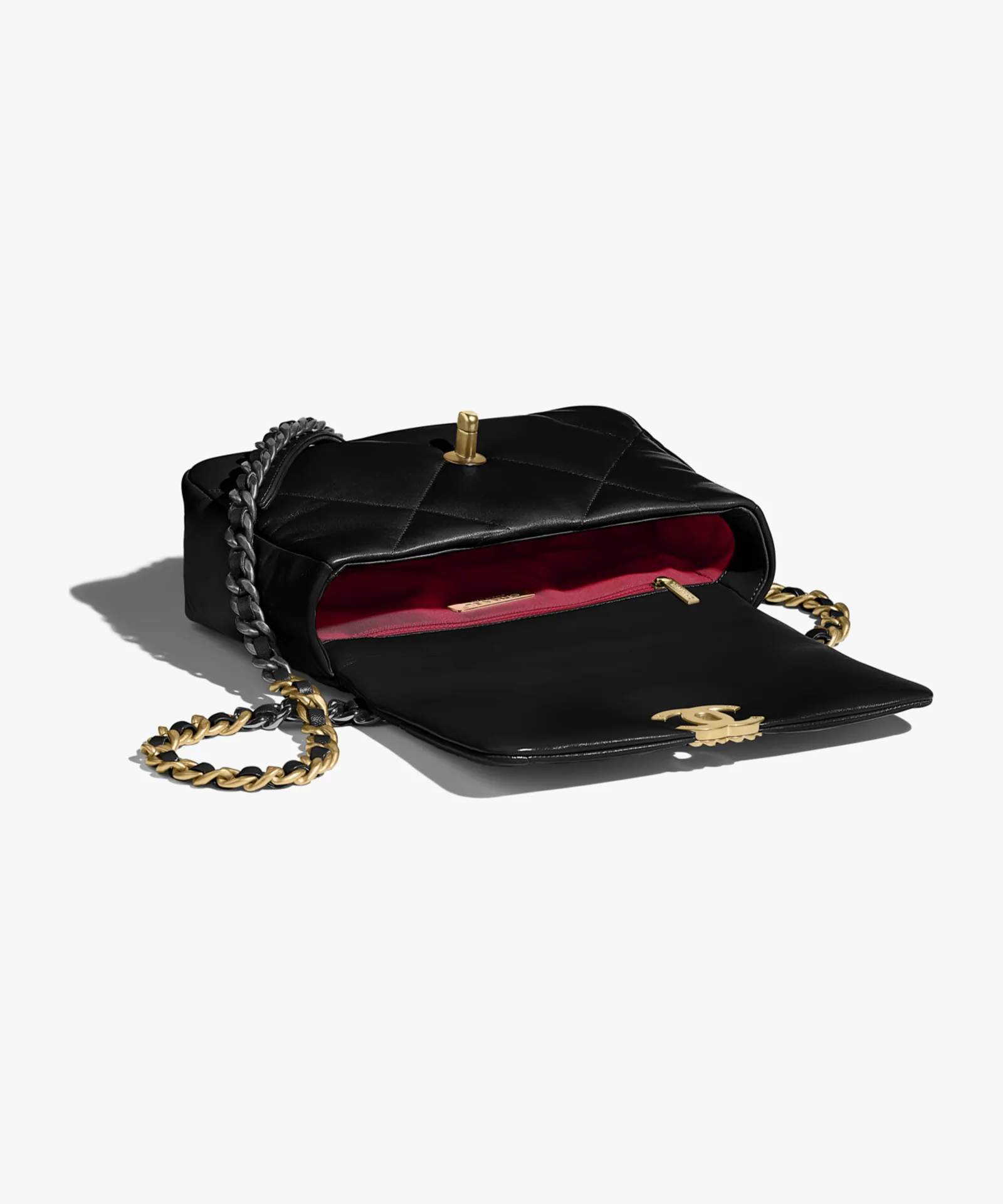 CHANEL CHANEL 19 Handbag official image 03